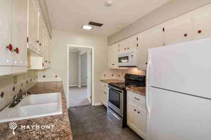3547 Edgefield Rd - Photo 6 of 12