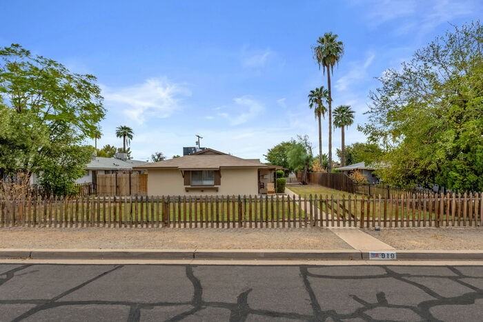 919 E Ocotillo Rd #C - Photo 5 of 26