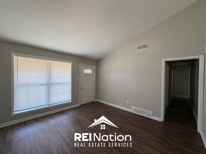 4702 Hillmont Ave - Photo 2 of 18