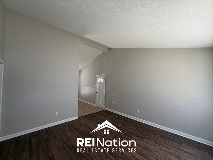 4702 Hillmont Ave - Photo 3 of 18