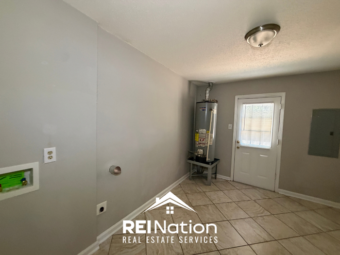 4702 Hillmont Ave - Photo 6 of 18