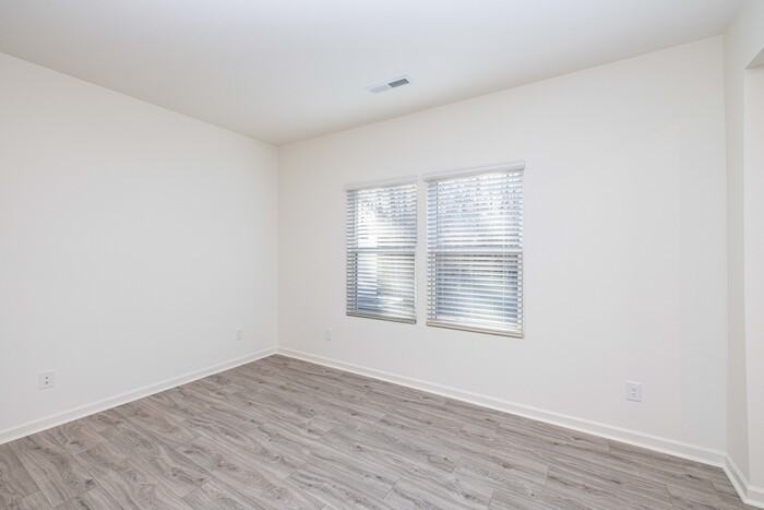 109 Gaelic Dr - Photo 7 of 26