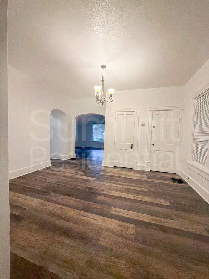 435 S Main St - Photo 2 of 11