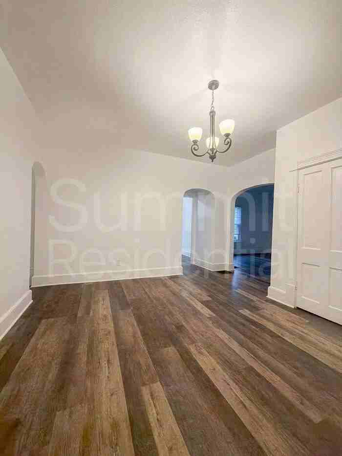 435 S Main St - Photo 3 of 11