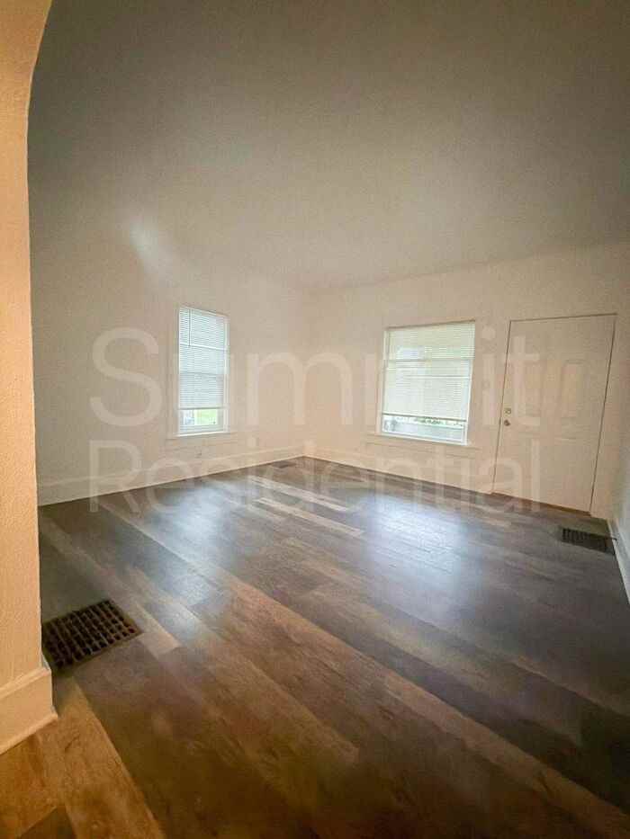 435 S Main St - Photo 5 of 11