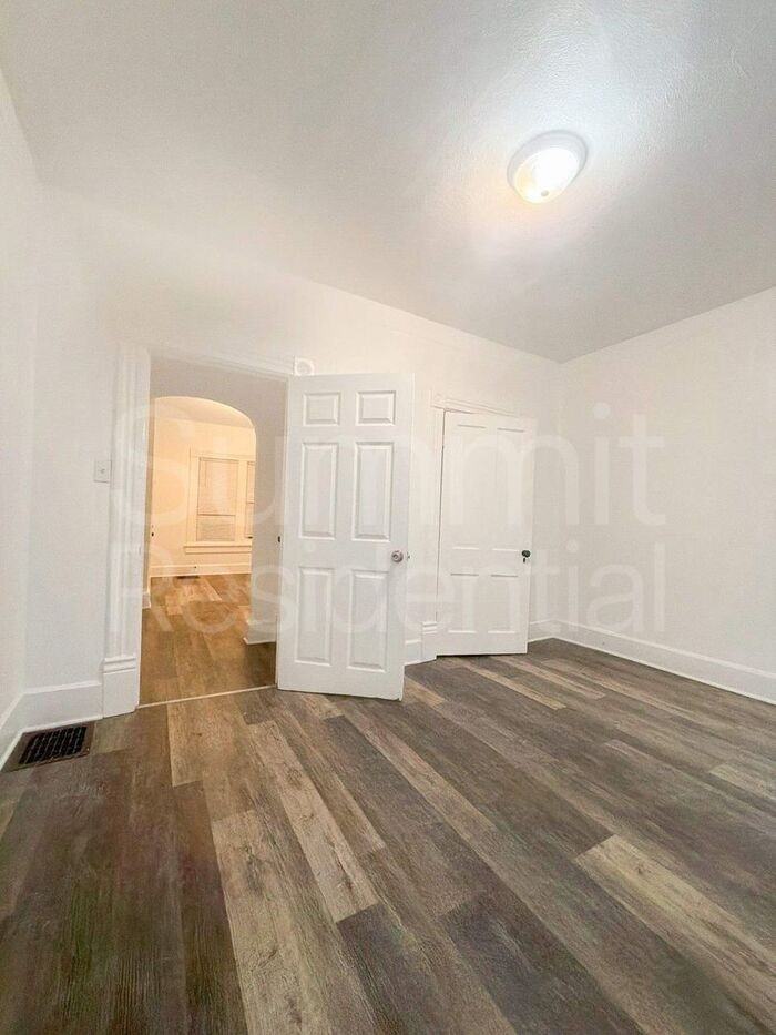435 S Main St - Photo 6 of 11