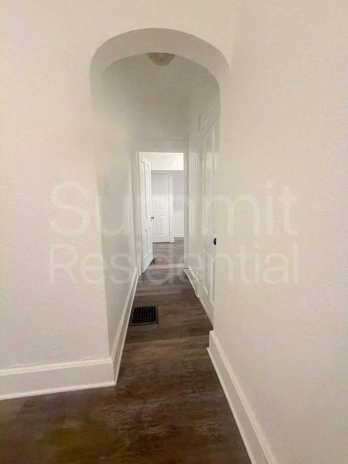 435 S Main St - Photo 7 of 11