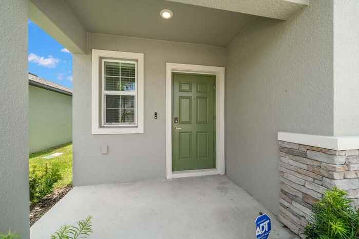 2562 Leonia Ln - Photo 3 of 34