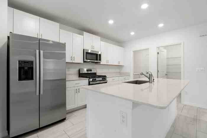 2562 Leonia Ln - Photo 4 of 34