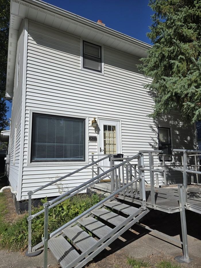 1420 Linden Ct - Photo 4 of 24