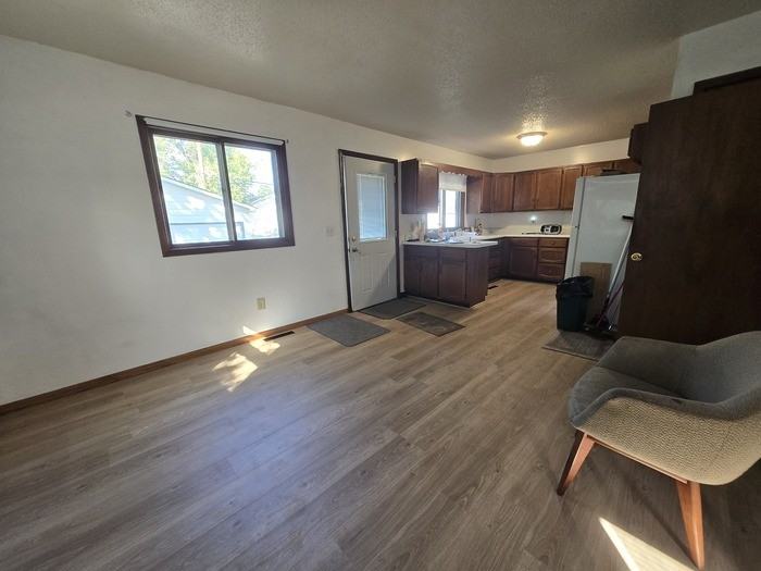 1420 Linden Ct - Photo 7 of 24