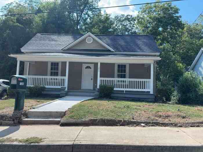 1205 Stephens St - Photo 2 of 10