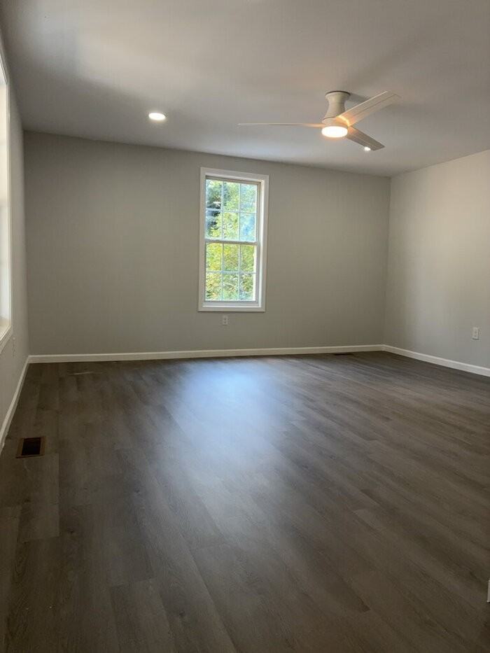 1205 Stephens St - Photo 3 of 10
