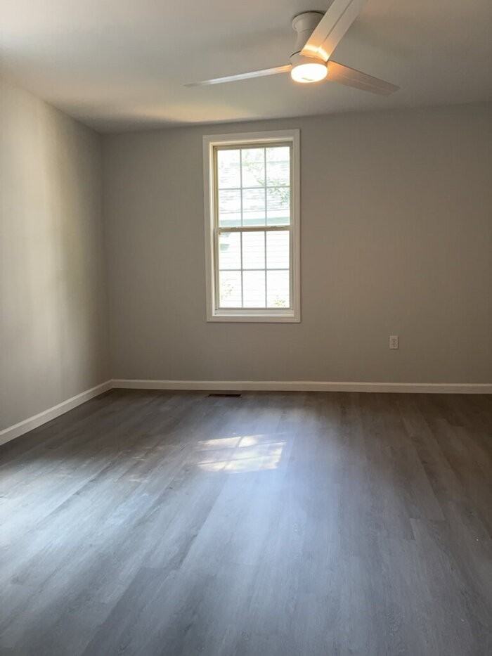 1205 Stephens St - Photo 6 of 10