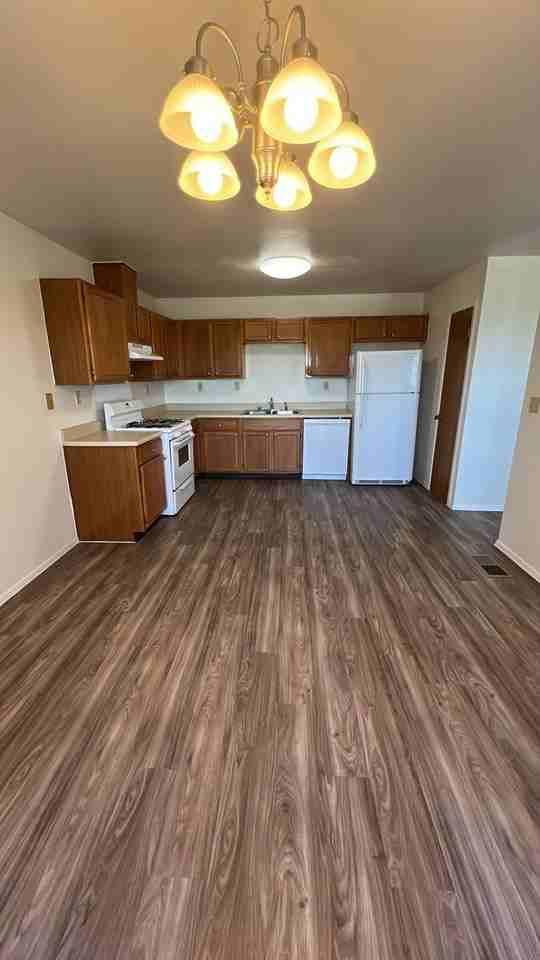 1134 Dakota Dr - Photo 3 of 7