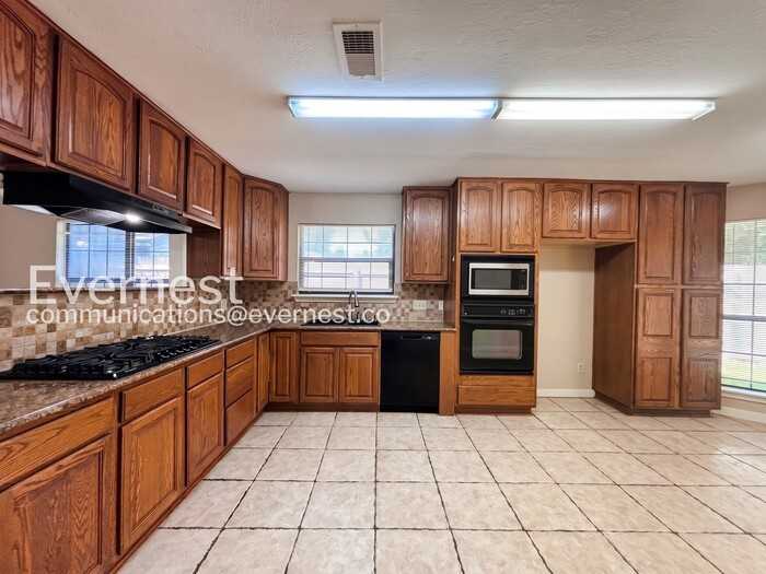 18609 Hollybranch Ct - Photo 6 of 25