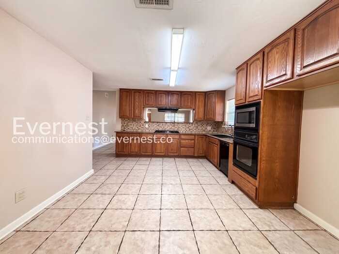 18609 Hollybranch Ct - Photo 7 of 25