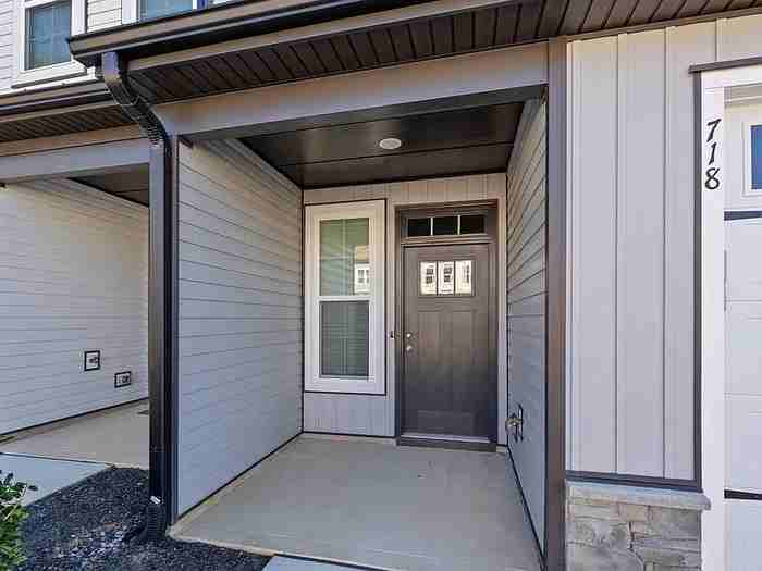 718 Jamescroft Way - Photo 3 of 38