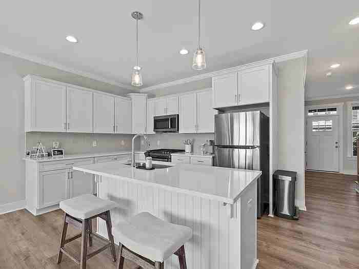 718 Jamescroft Way - Photo 7 of 38