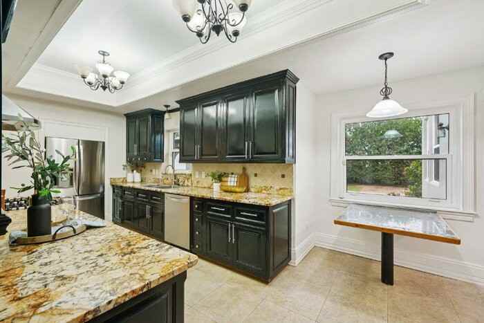333 30th Ave N - Photo 5 of 50