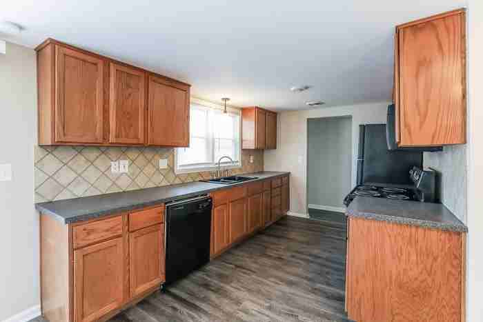 7933 N Jefferson St - Photo 4 of 11
