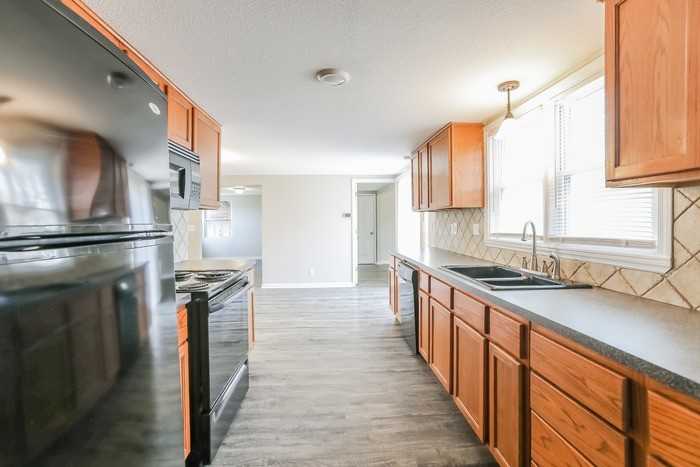 7933 N Jefferson St - Photo 5 of 11