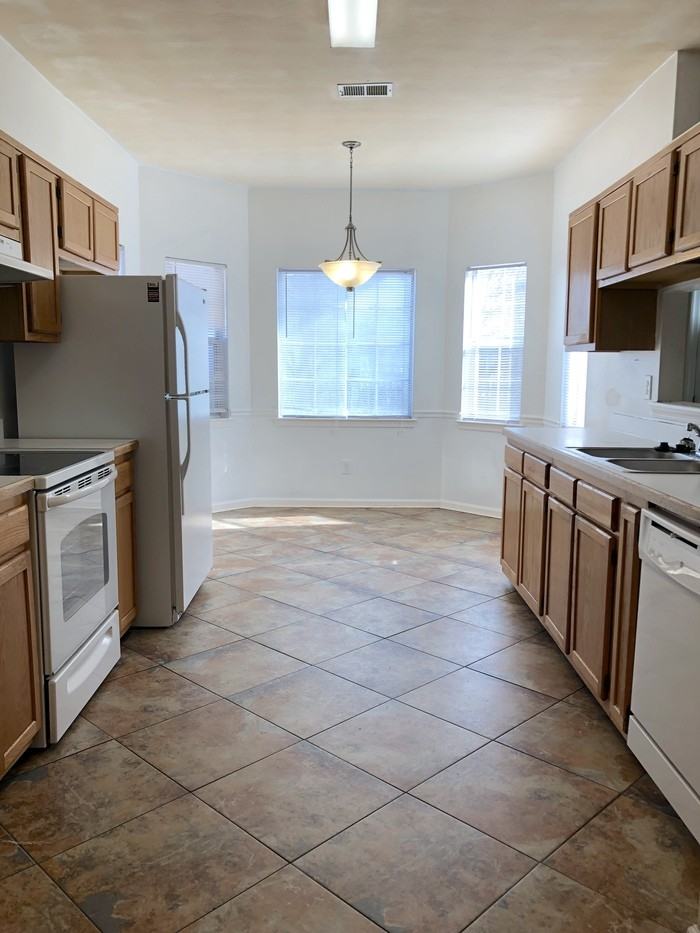 1301 Whistle Town Ct - Photo 7 of 37