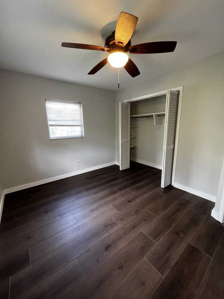 254 Plumosa Dr #B - Photo 4 of 11
