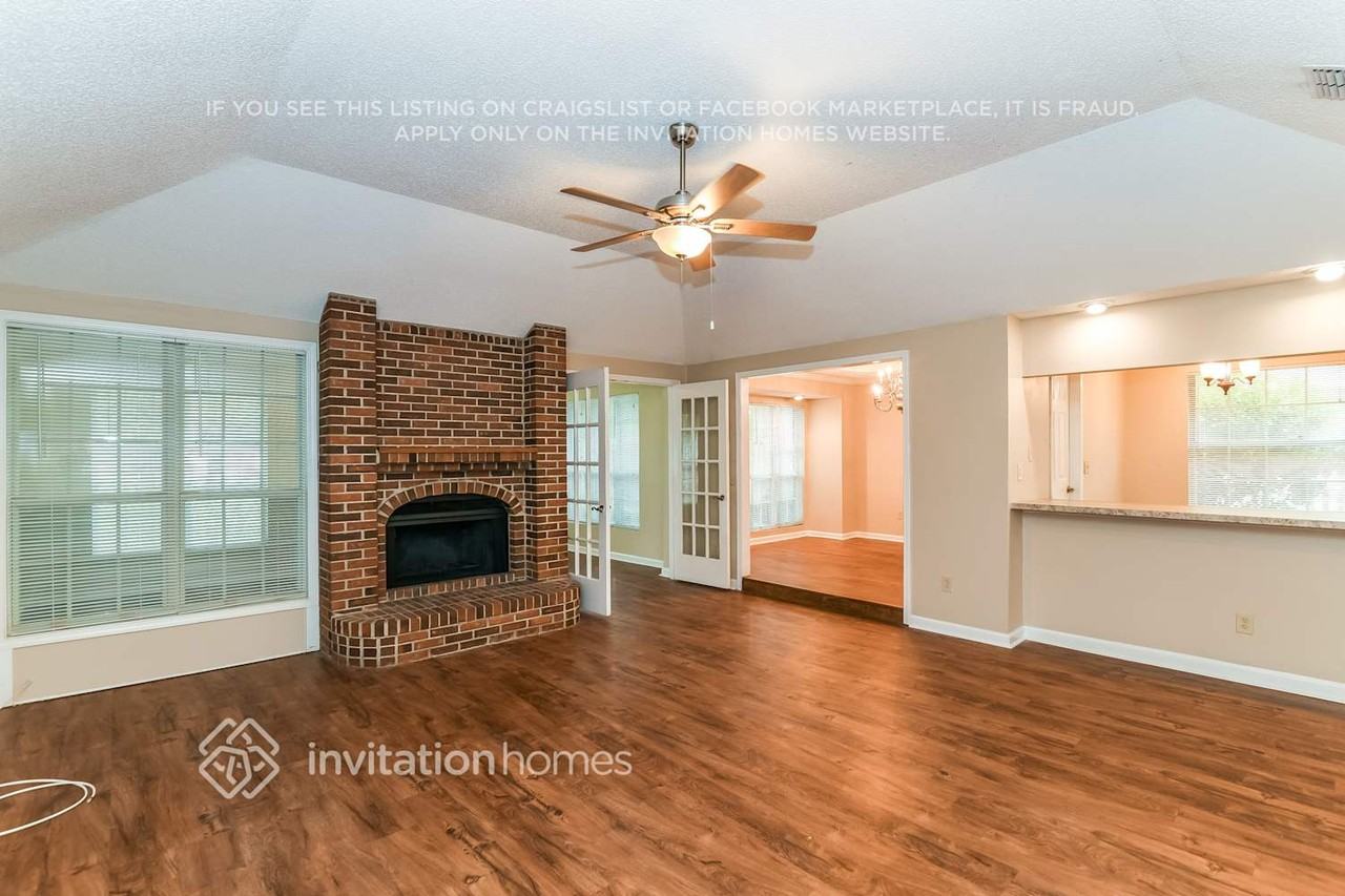 5140 Harbor Point Cir - Photo 3 of 19