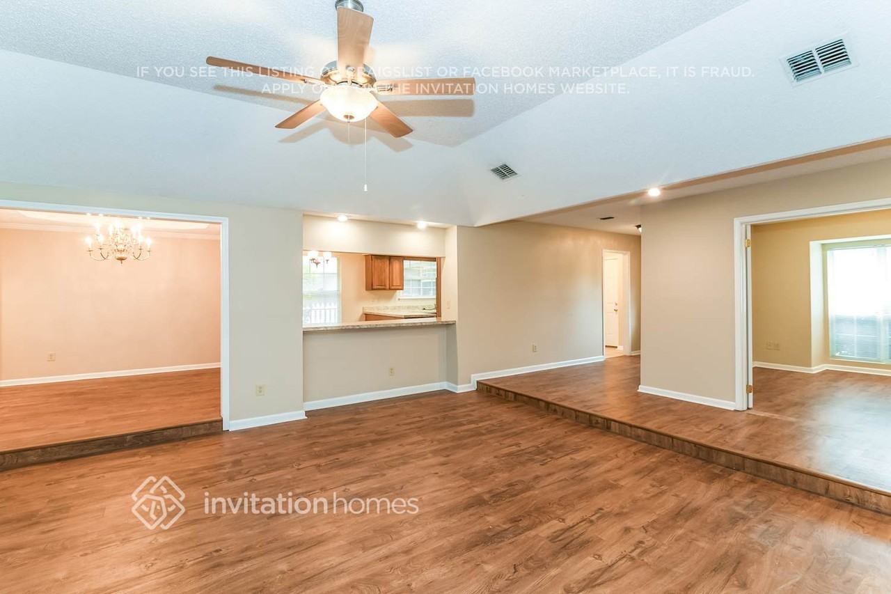 5140 Harbor Point Cir - Photo 4 of 19