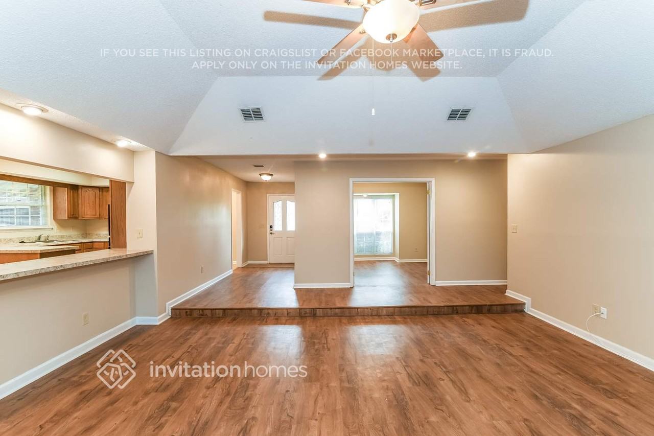 5140 Harbor Point Cir - Photo 5 of 19