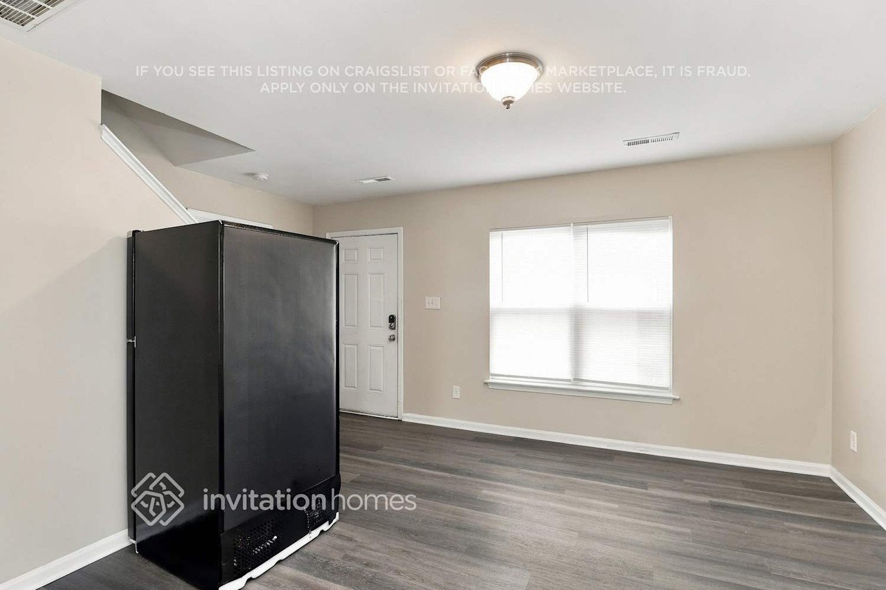 1046 Brianna Way - Photo 5 of 18