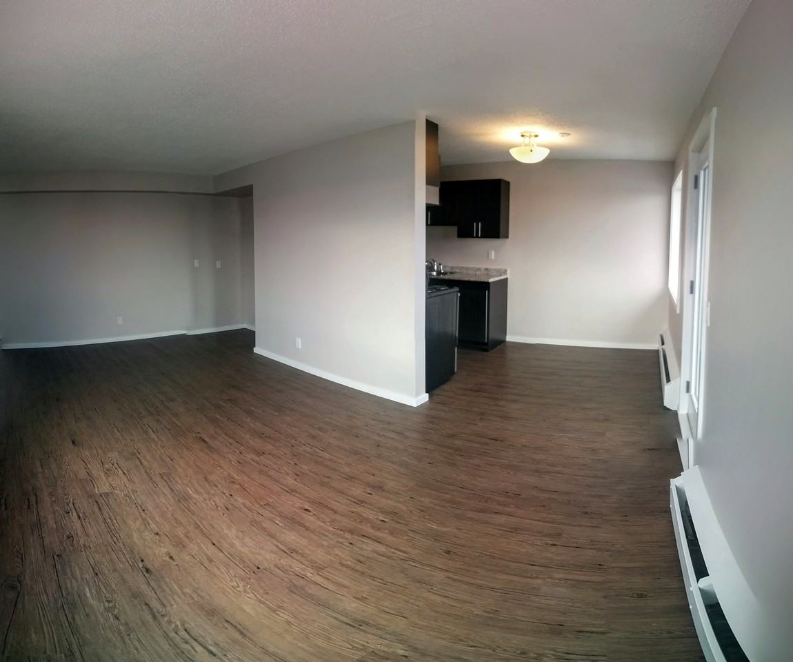 Frontier House - Photo 4 of 7