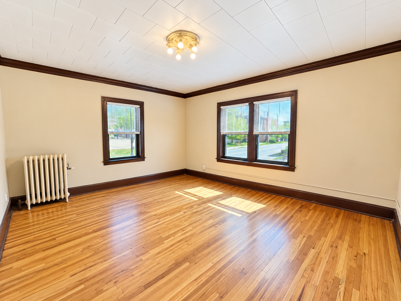 451 Fairview Ave N - Photo 3 of 13