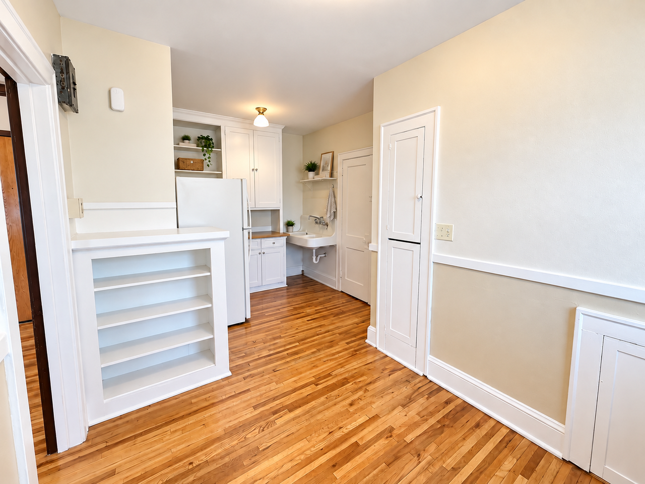 451 Fairview Ave N - Photo 4 of 13
