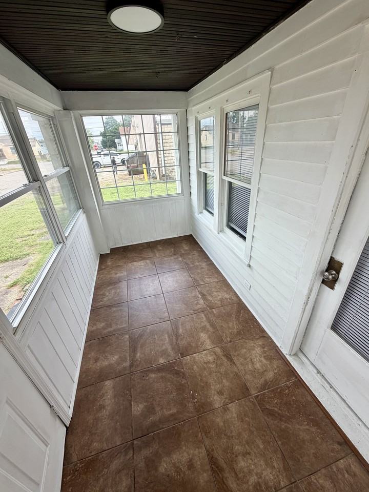 111 E Eichel Ave #1 - Photo 2 of 10