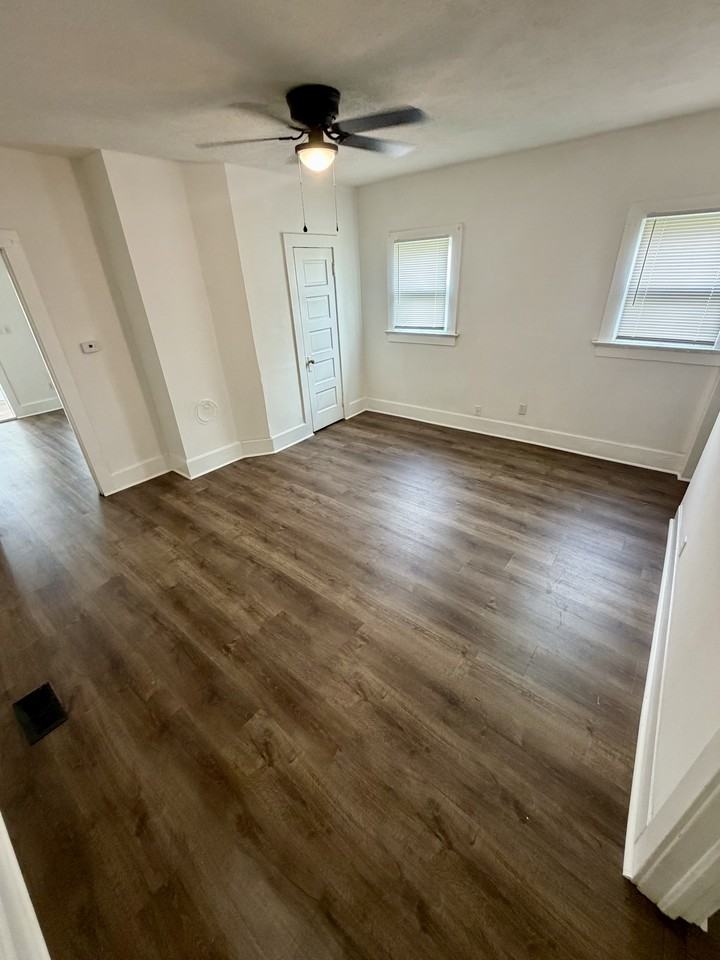 111 E Eichel Ave #1 - Photo 4 of 10