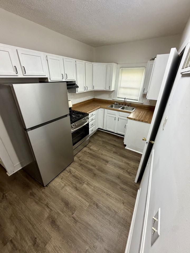 111 E Eichel Ave #1 - Photo 5 of 10