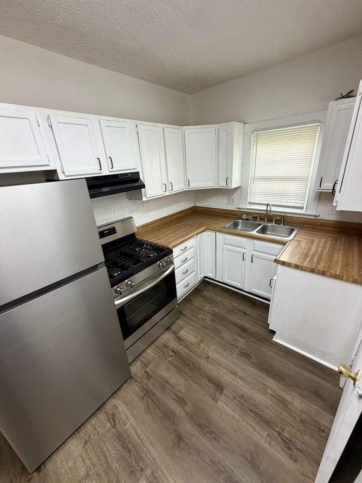 111 E Eichel Ave #1 - Photo 6 of 10