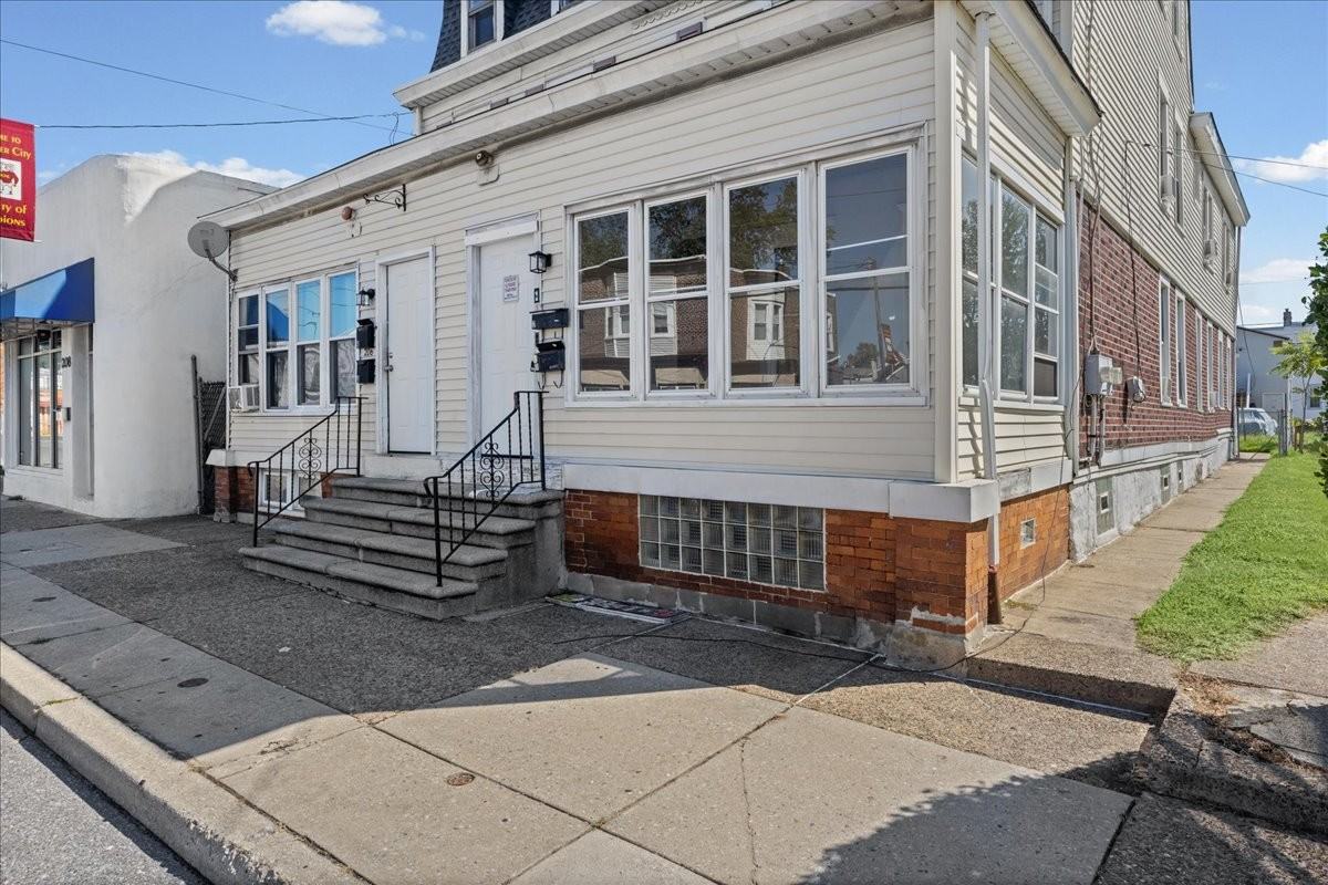 204 N Broadway #B - Photo 2 of 29