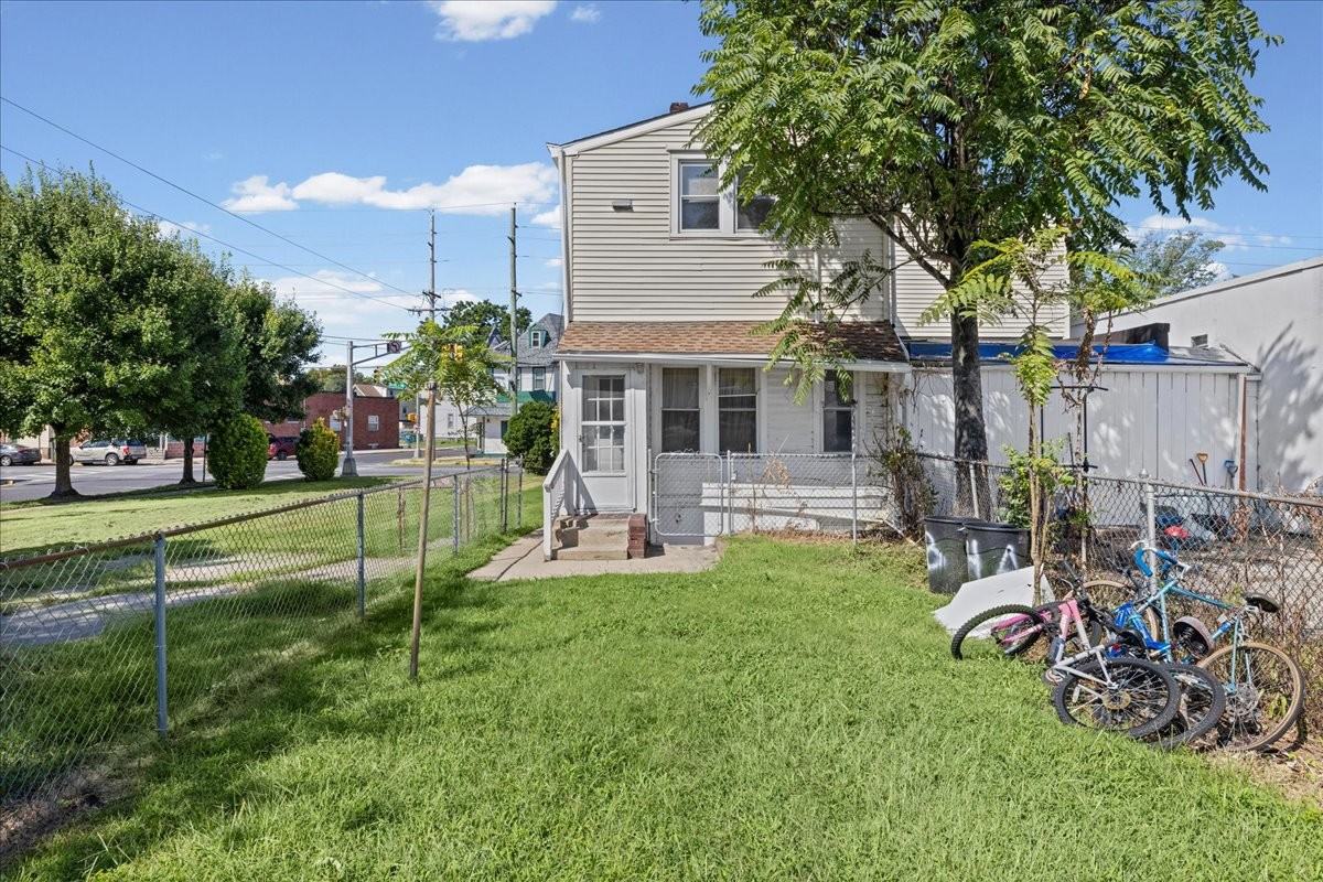 204 N Broadway #B - Photo 3 of 29