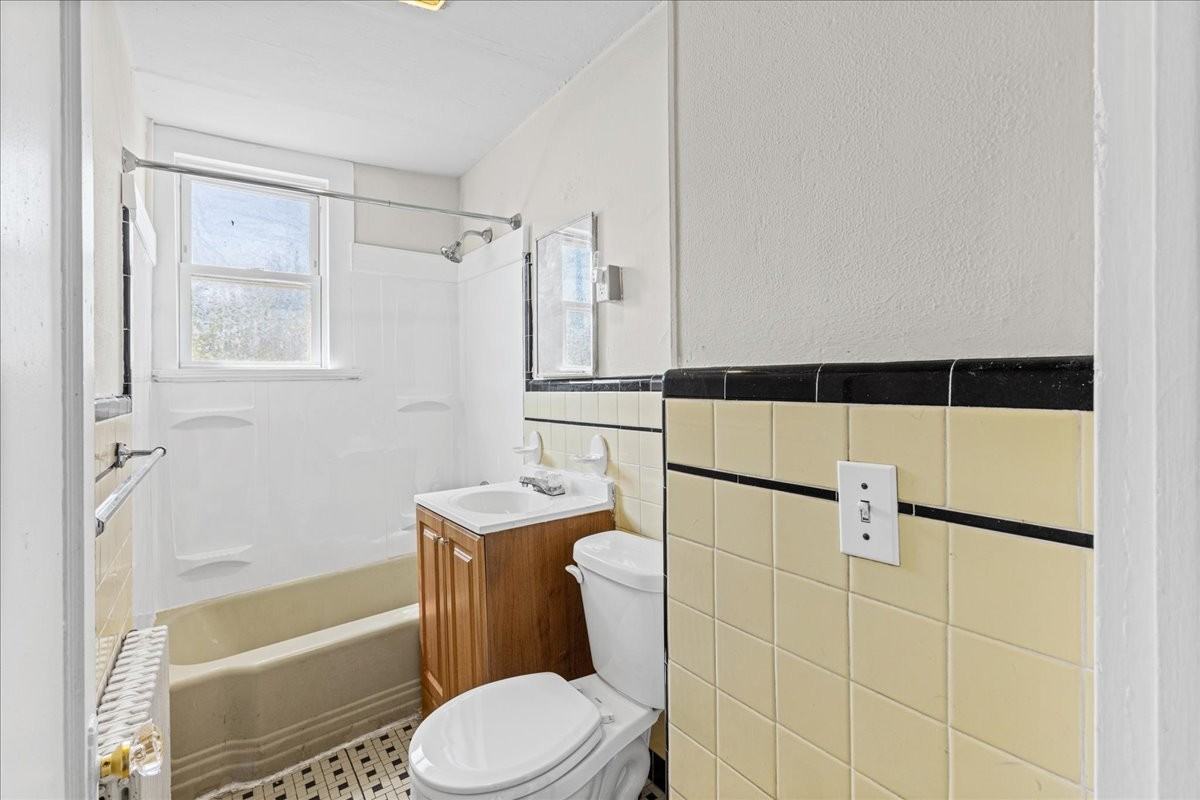 204 N Broadway #B - Photo 7 of 29