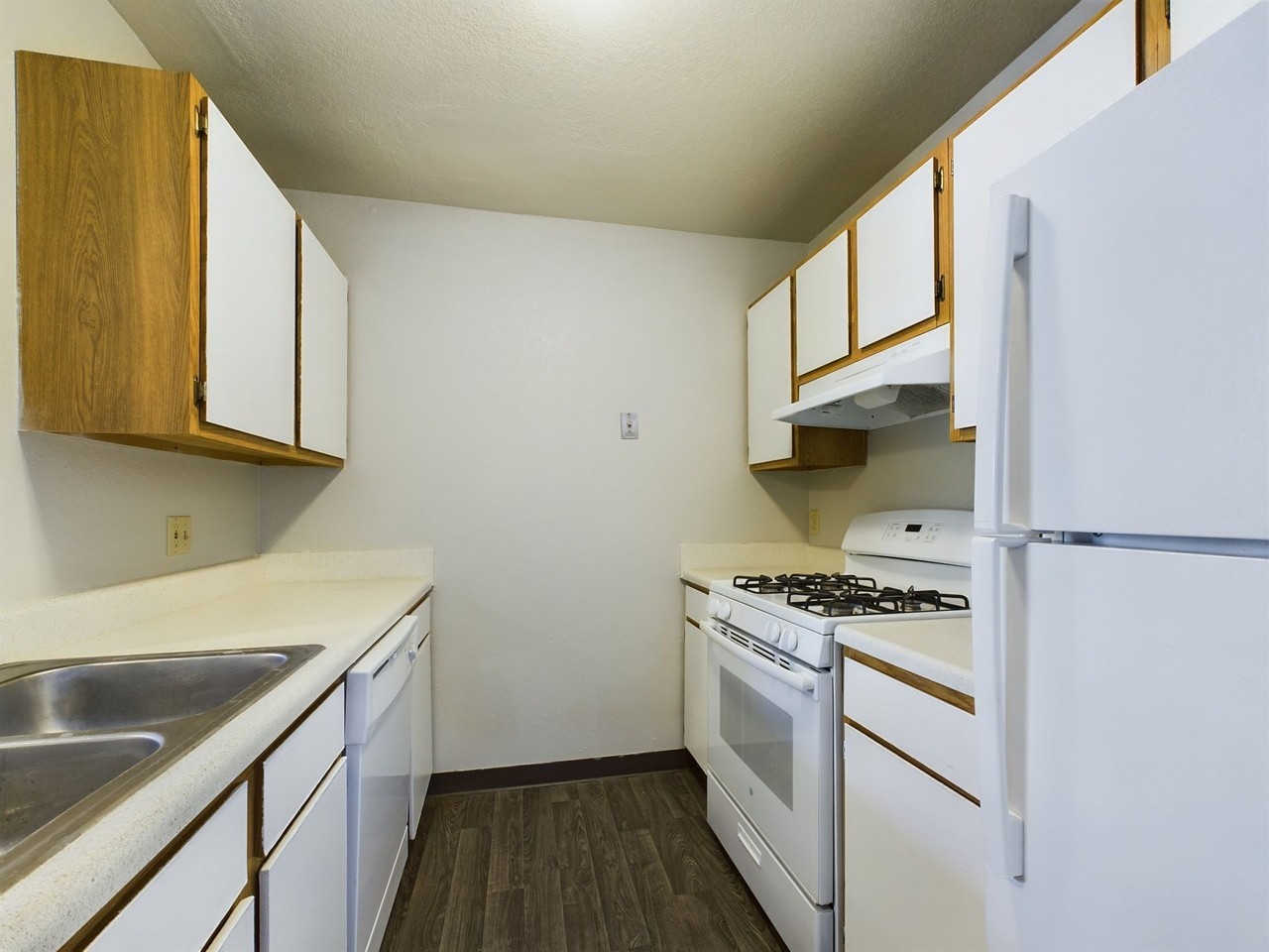 Willow Creek Apartments & Townhomes - Photo 6 of 50