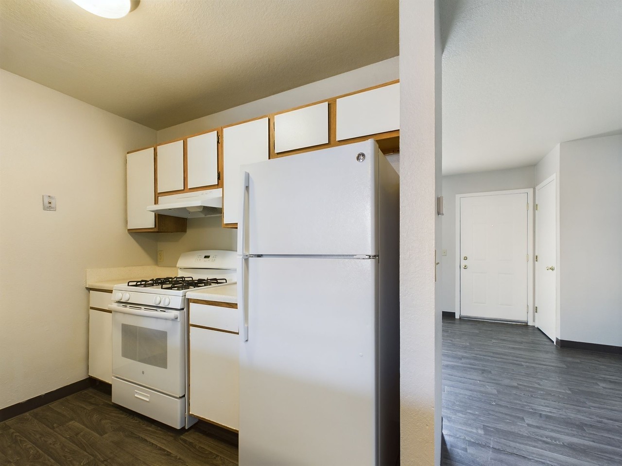 Willow Creek Apartments & Townhomes - Photo 7 of 50