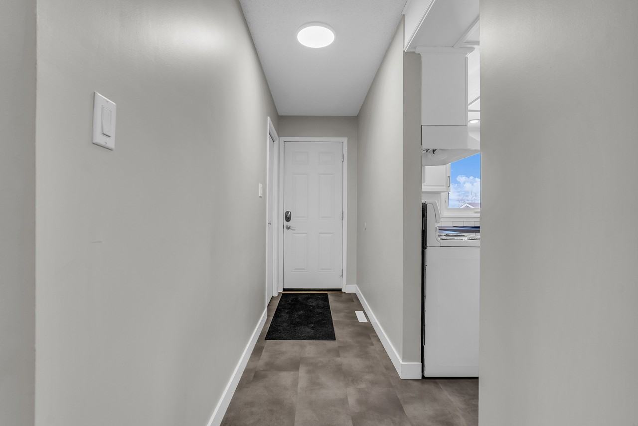 242 Carleton Dr - Photo 5 of 20