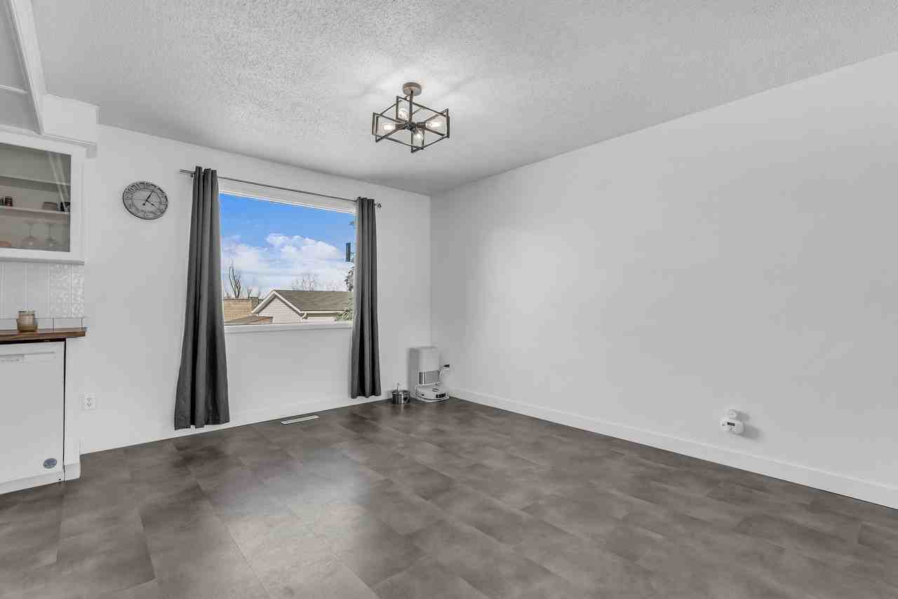 242 Carleton Dr - Photo 6 of 20