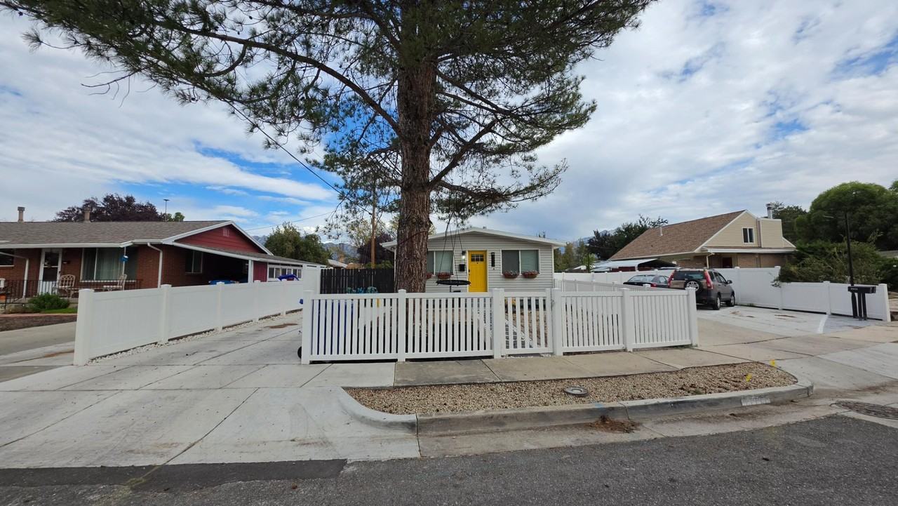 8213 Harrison St - Photo 2 of 2