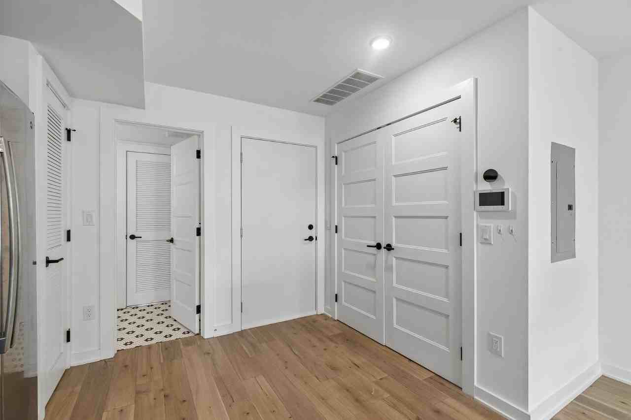 1249 N 2nd St - Photo 4 of 20