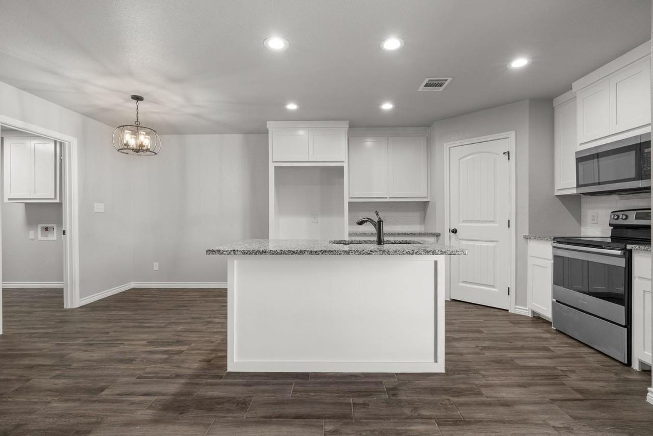 220 St Charles Dr - Photo 5 of 10