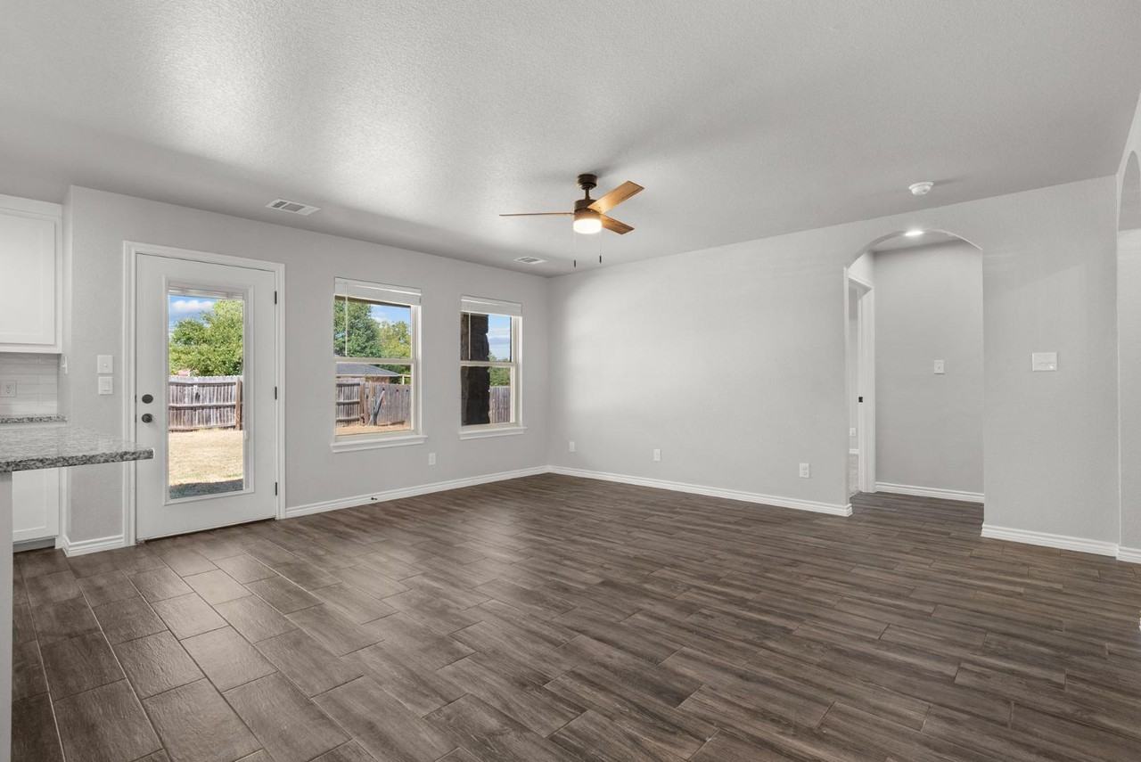 220 St Charles Dr - Photo 6 of 10